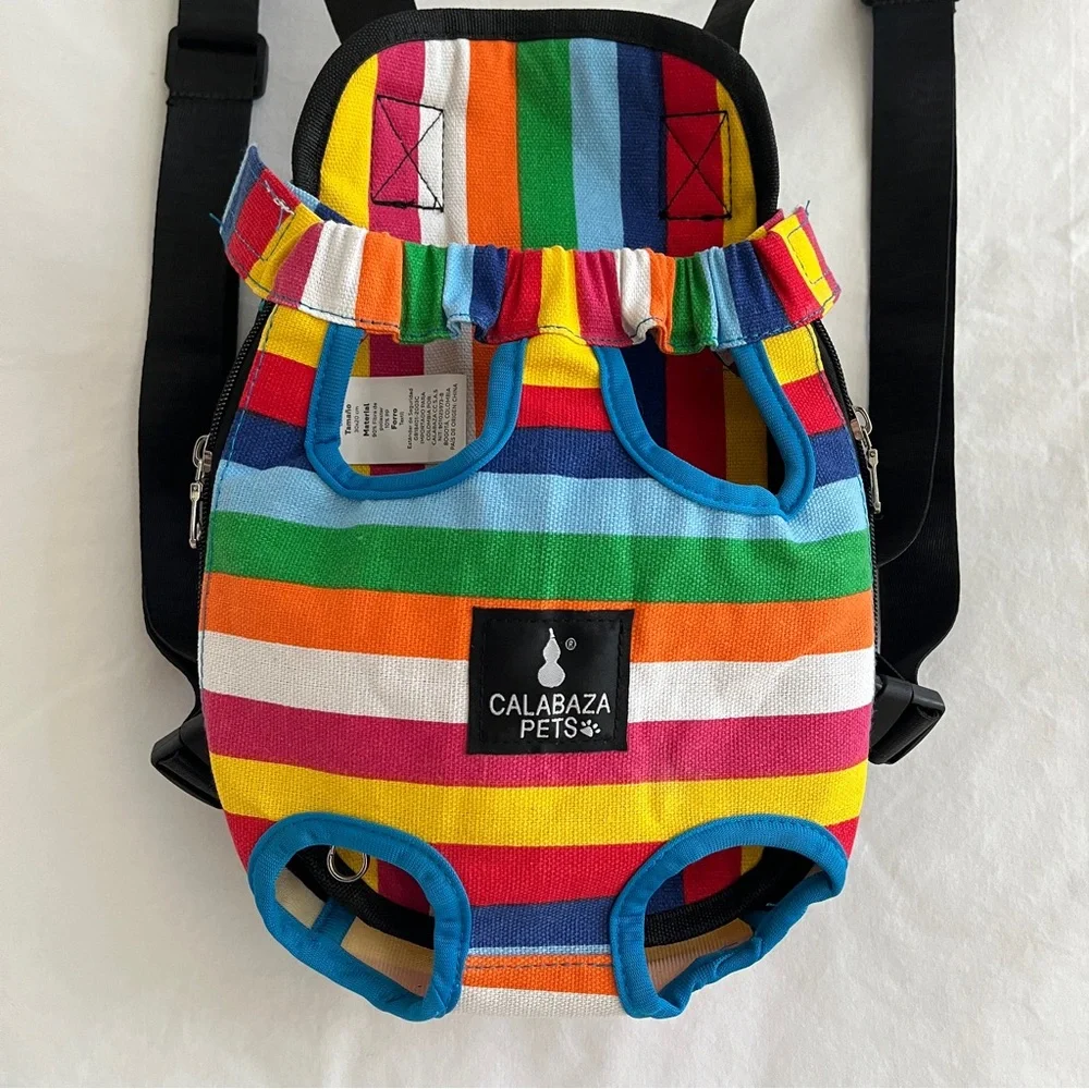 Calabaza Pets carrier backpack for small cats or dogs, adjustable straps.